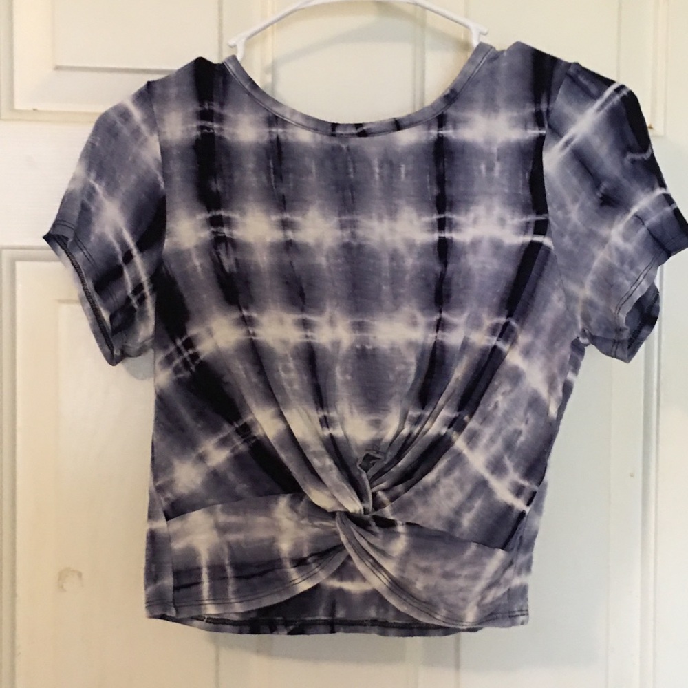 blue & white crop top